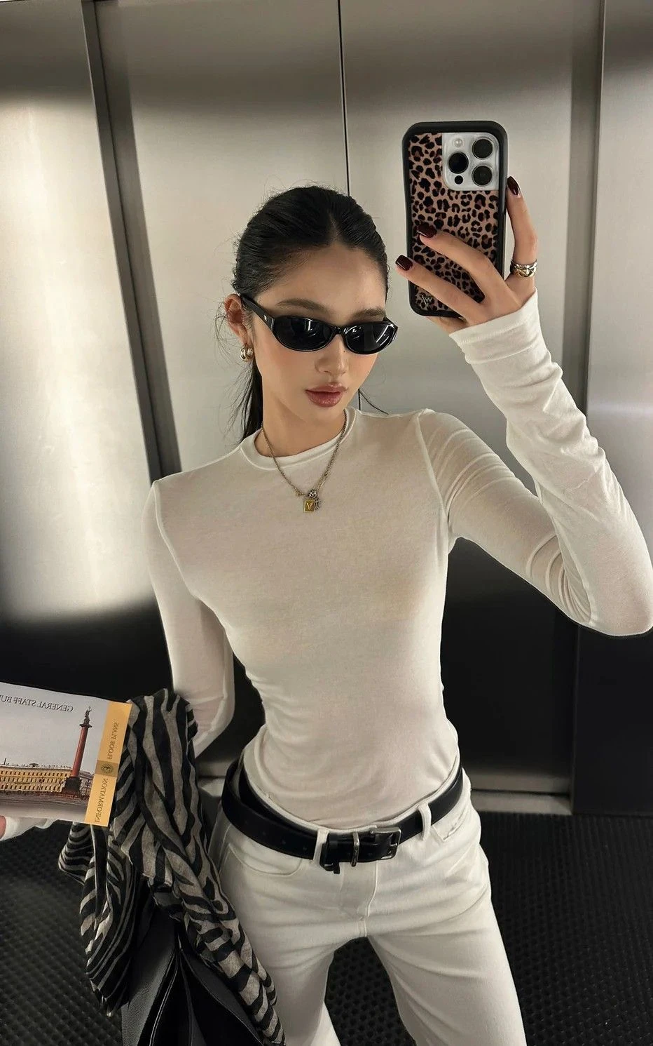 분위기와 포즈를 담은 원본 스냅 사진